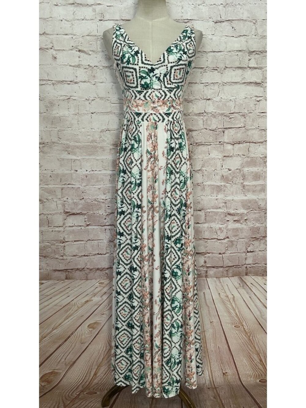 White House Black Market Sleeveless V- Neck Maxi Dress Jungle Tile Size XXS NEW